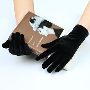 Guantes De Cinco Dedos De Terciopelo Dorado.