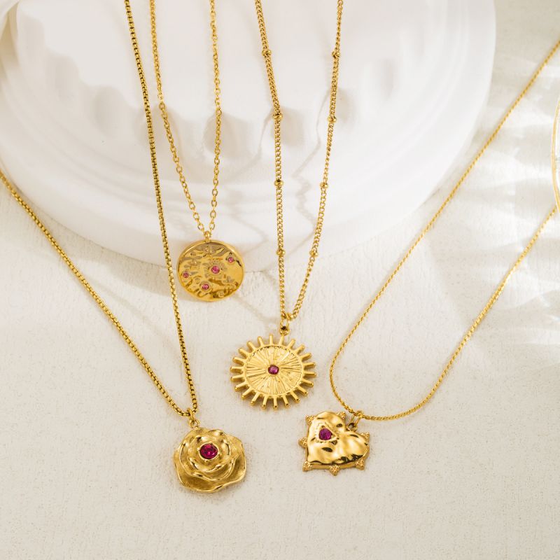 Fashion Gear Shape Stainless Steel Diamond Gear Necklace