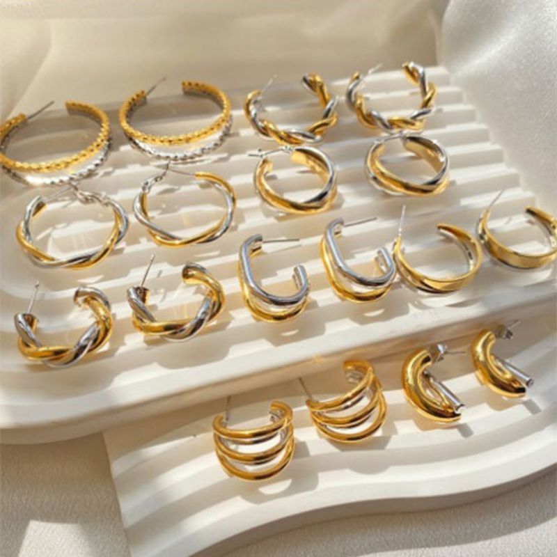 Fashion Middle Gold C Color Separation Gold-plated Titanium Steel Contrasting Multi-layer C-shaped Earrings