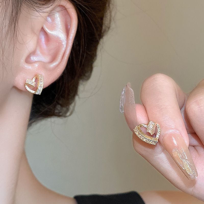 Fashion Gold (real Gold Plating) Copper Inlaid Zirconium Hollow Heart Stud Earrings