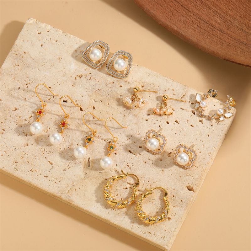Pendientes De Perlas Geométricas De Cobre Bañado En Oro