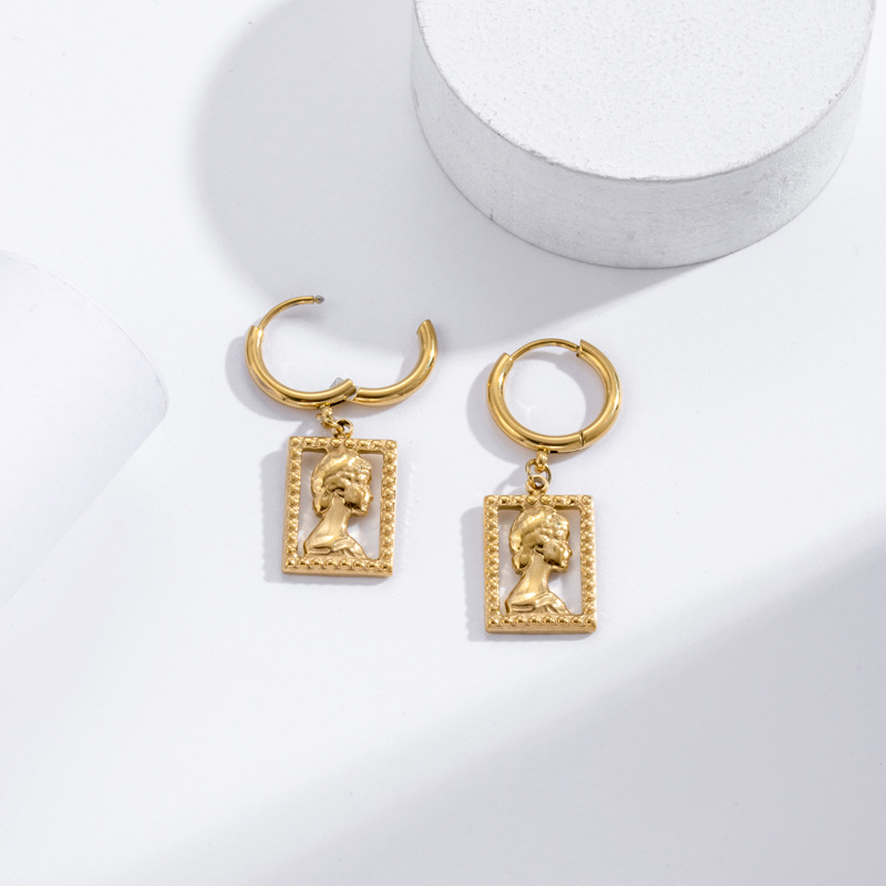 Pendientes Cuadrados Con Relieve De Retrato De Acero Titanio