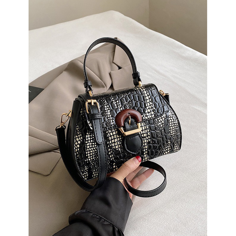 Fashion Black With White Pu Crocodile Pattern Belt Buckle Flap Crossbody Bag