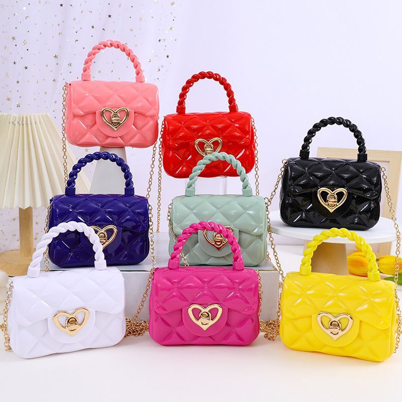 Bandolera Con Solapa De Rombos De Pvc