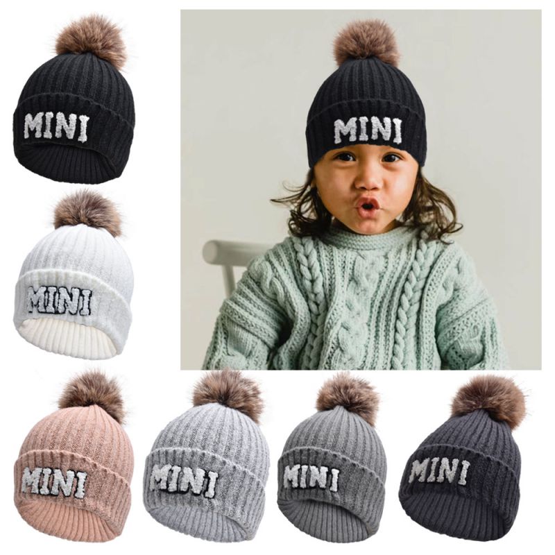 Gorro Infantil Bola De Pelo Con Bordado De Letras