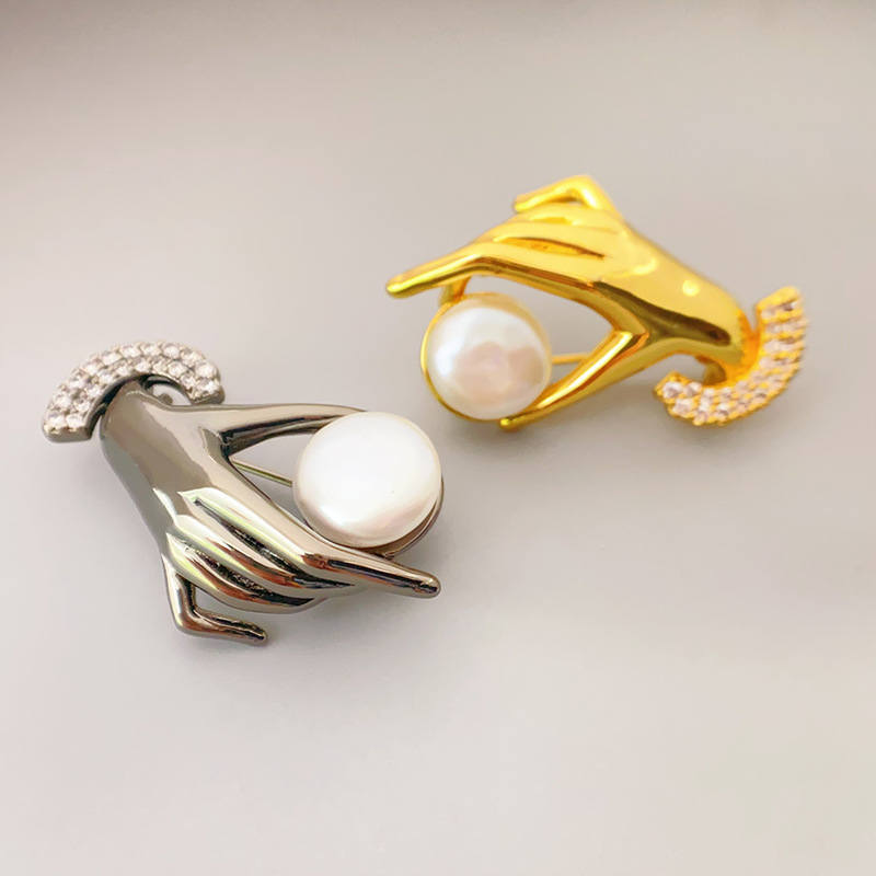 Broche De Cobre Con Diamantes Y Perlas