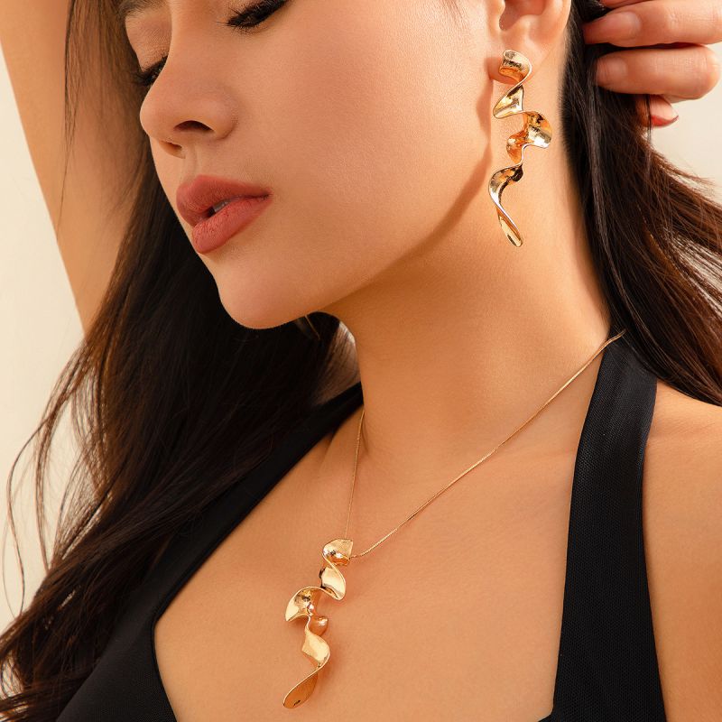Fashion Gold Suit 4946 Alloy Geometric Twisted Necklace And Earrings Set
