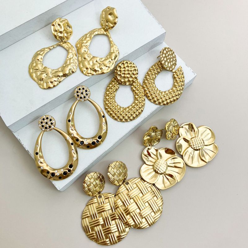 Pendientes Plisados Geométricos De Acero Chapado En Oro