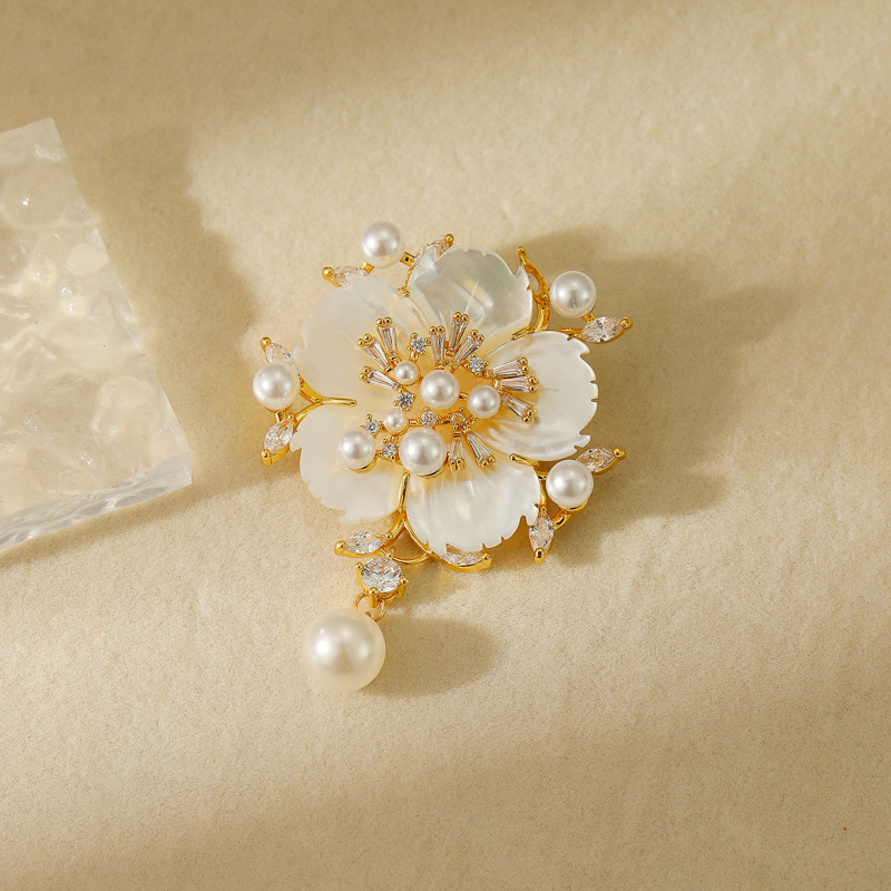 Broche De Flor De Concha De Diamantes De Metal