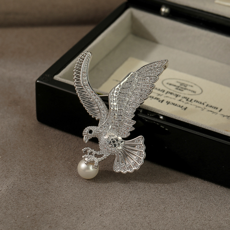 Broche Pájaro De Cobre Y Diamantes