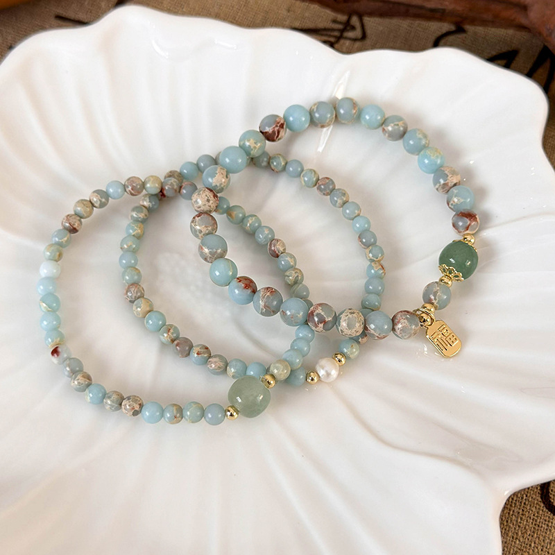 Pulsera De Cuentas De Colores En Contraste