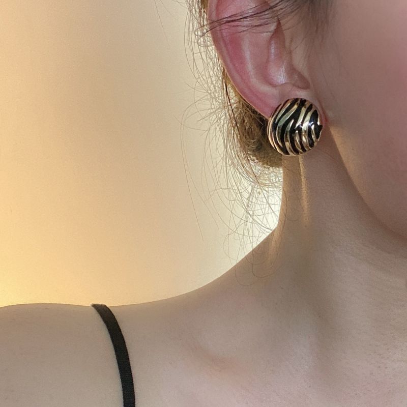 Aretes Redondos Con Patrón De Cebra De Aleación