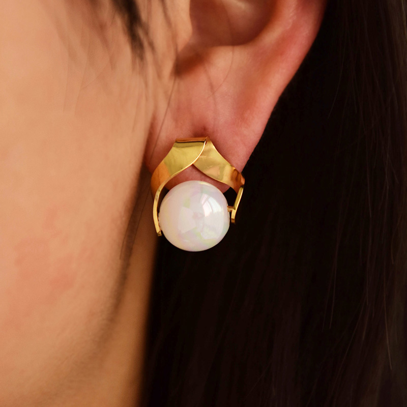 Aretes Con Perlas Geométricas De Acero Y Titanio