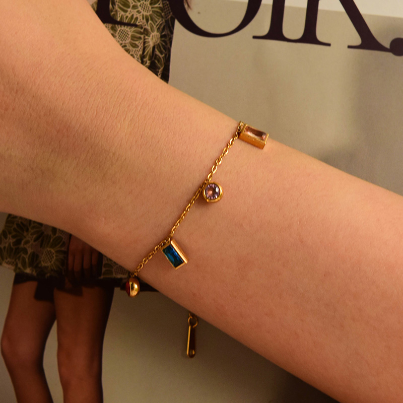 Pulsera Con Colgante Redondo Y Cuadrado De Circonio Con Incrustaciones De Acero Y Titanio