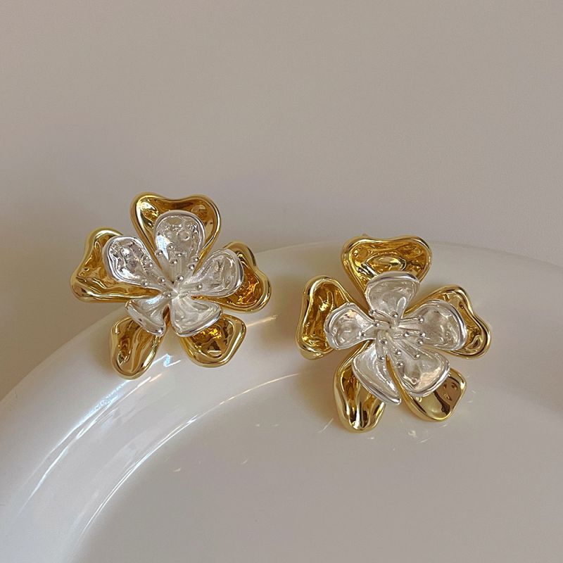 Fashion Gold And Silver Contrast Flower Stud Earrings 925 Silver Needle Contrast Color Double Layer Three-dimensional Flower Stud Earrings
