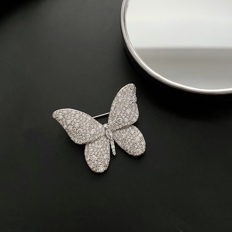 Broche Mariposa De Cobre Y Diamantes