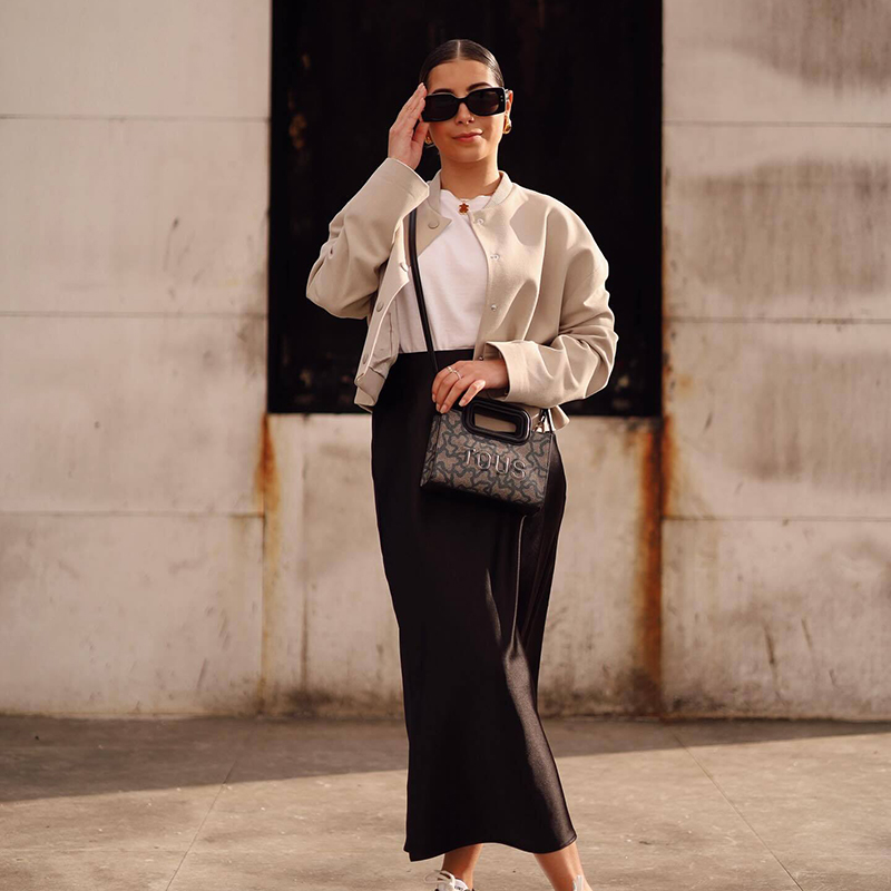 Chaqueta Tejida Con Botones Y Cuello Alto