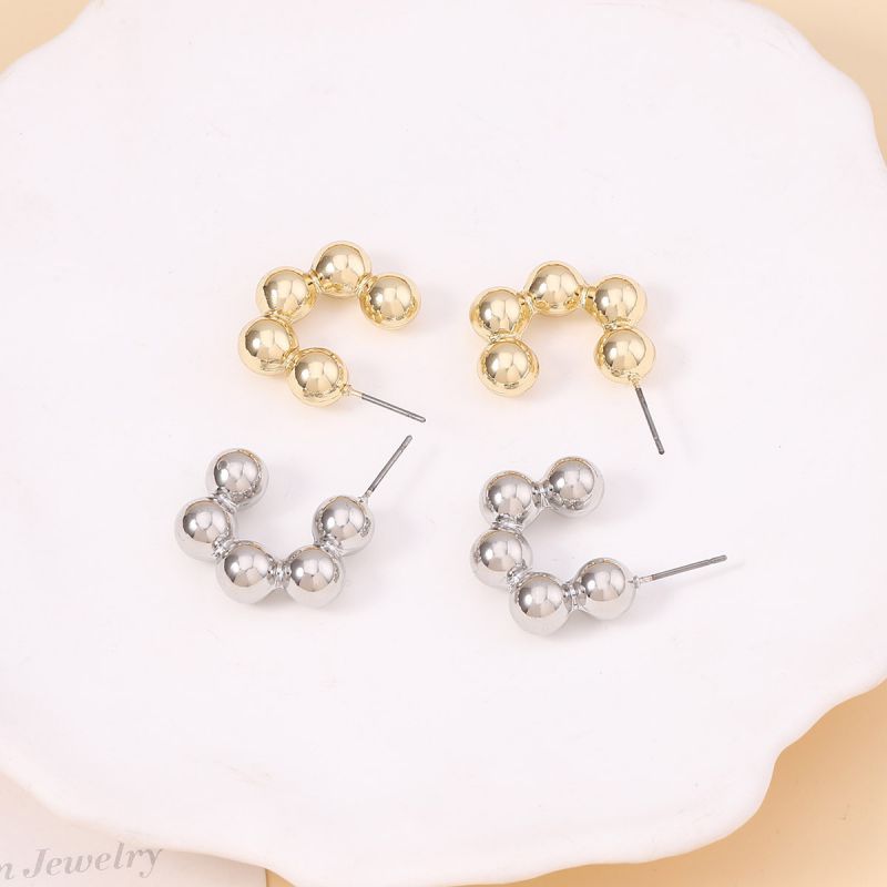 Pendientes En Forma De C Con Gorro De Metal