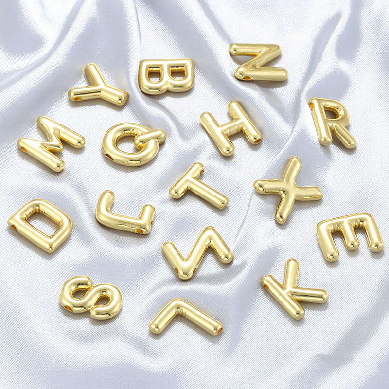 Colgante Geométrico De Cobre De 26 Letras.
