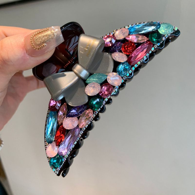 Clip Curvo Con Lazo De Diamantes Geométricos