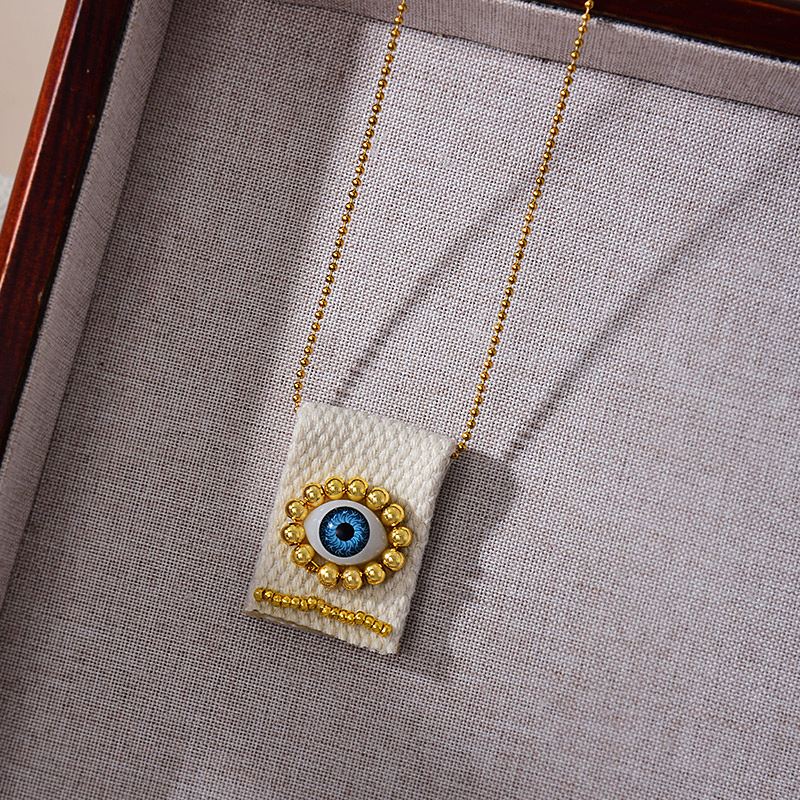 Collar De Acero De Titanio Con Colgante De Ojo De Cuentas De Tela Cuadrada