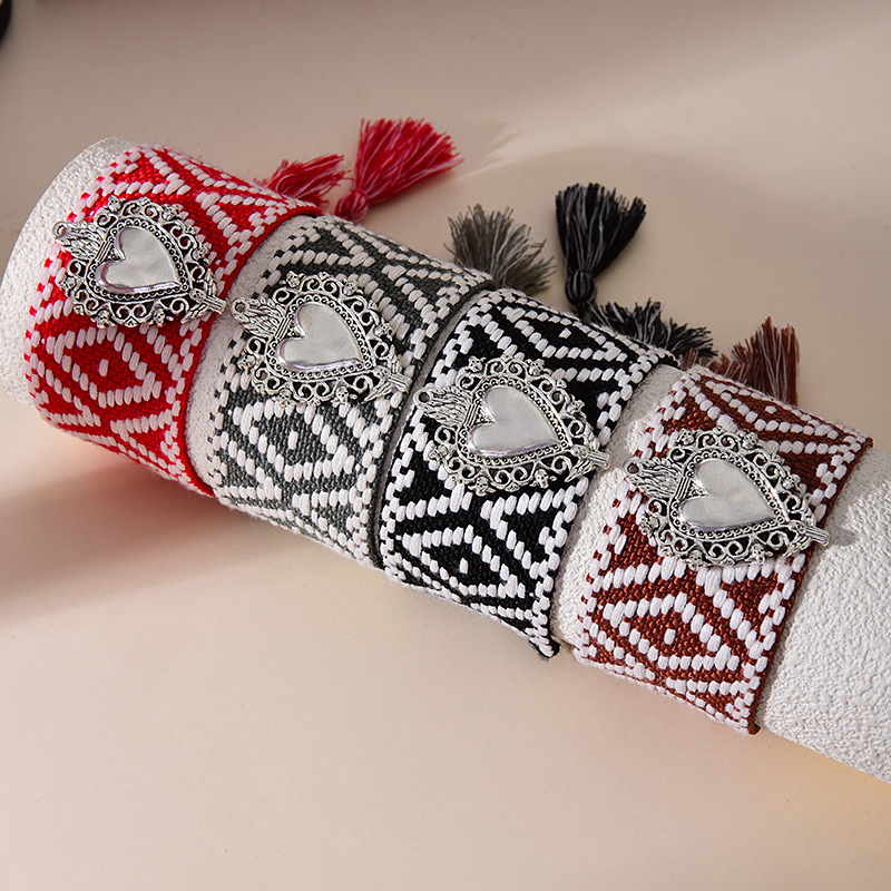 Pulsera De Borla Con Patrón Trenzado De Corazón Con Patrón De Aleación
