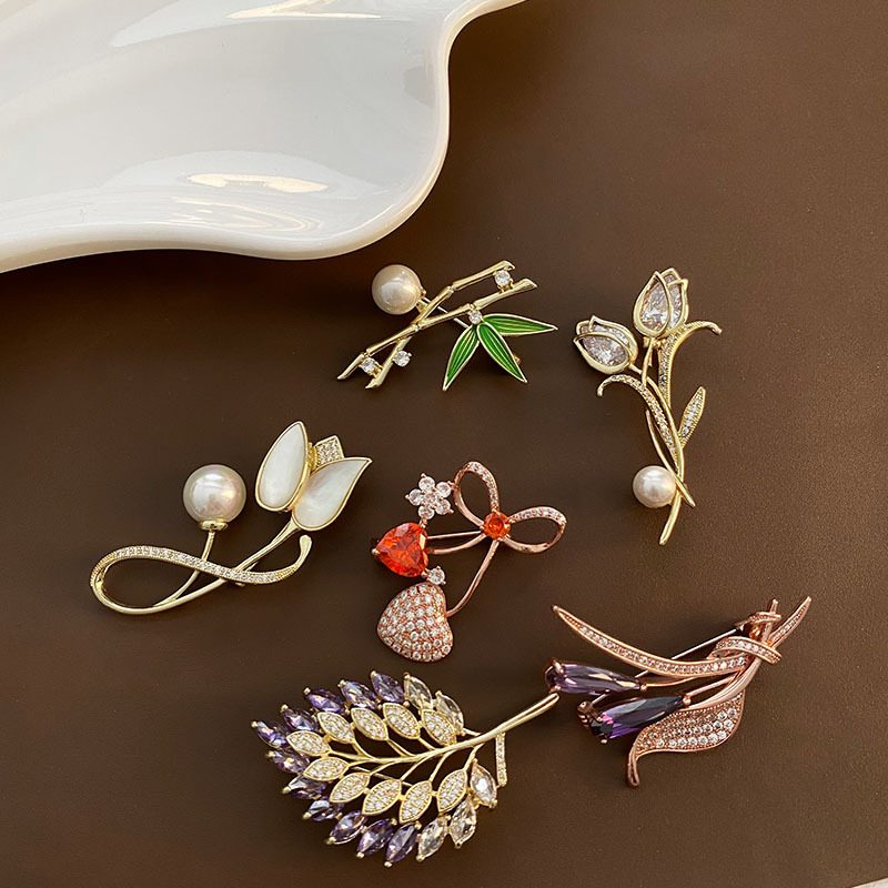 Fashion Imitation Pearl Flower Brooch Copper And Diamond Geometric Brooch