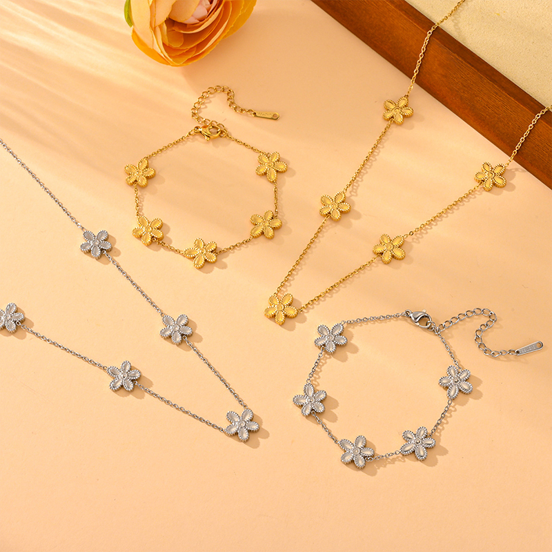 Fashion Steel Bracelet Stainless Steel Plum Blossom Bracelet