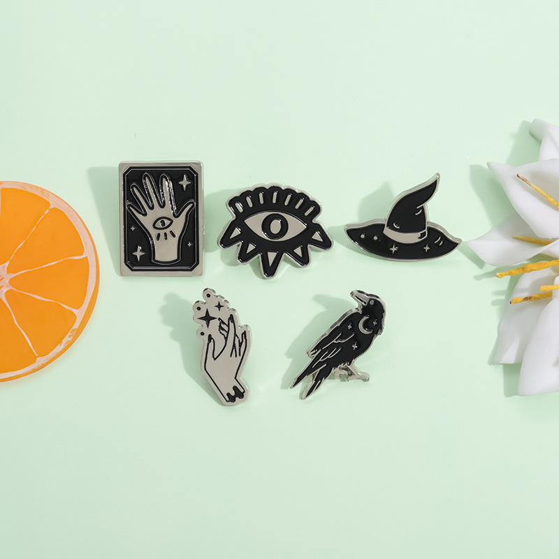 Fashion 2# Alloy Magic Hat Palm Eye Crow Brooch