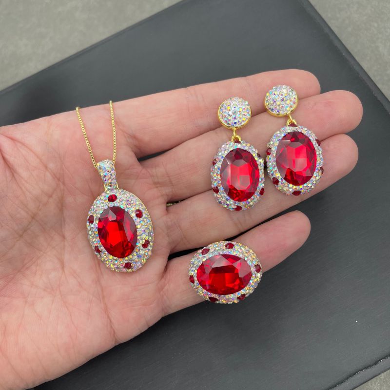 Conjunto De Collar Pendientes Y Anillo Ovalados De Diamantes Geométricos