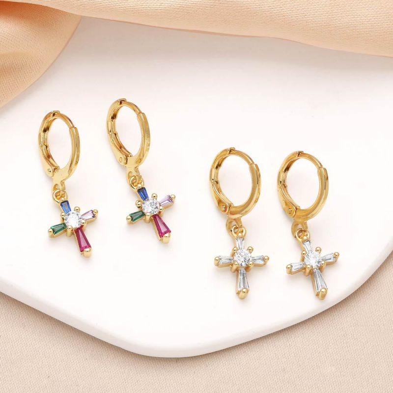 Pendientes De Aro Con Cruz De Diamantes Y Cobre