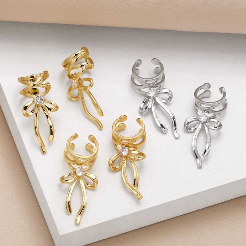 Pendientes Ear Cuff Anudados Con Diamantes De Cobre