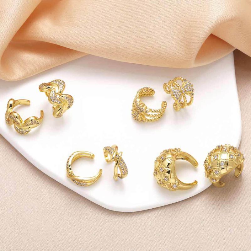 Ear Cuff En Forma De C De Cobre Bañado En Oro Y Diamantes