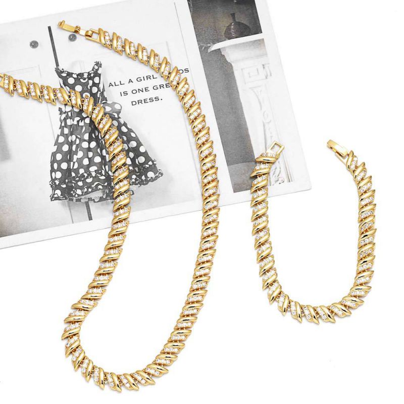 Collar Geométrico De Diamantes Bañados En Oro Con Baño De Cobre