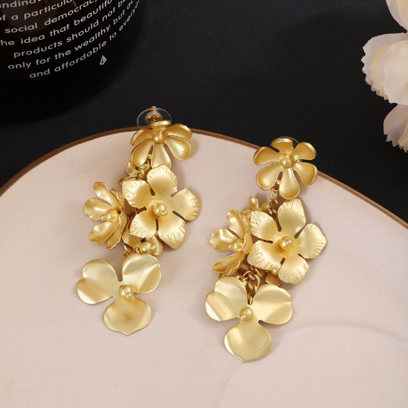 Fashion Gold Alloy Flower Earrings