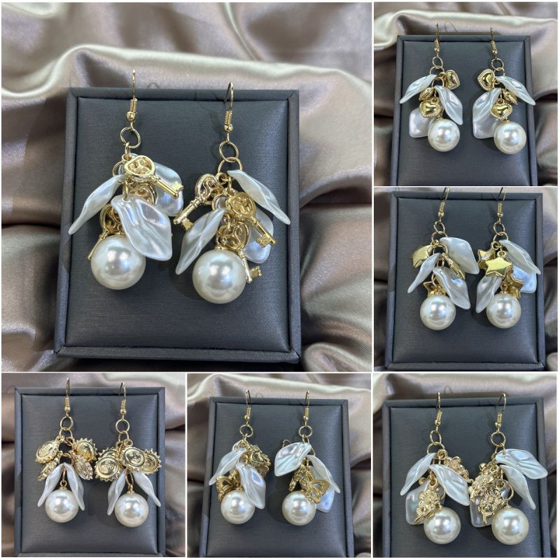 Fashion Love Alloy Petal Pearl Earrings