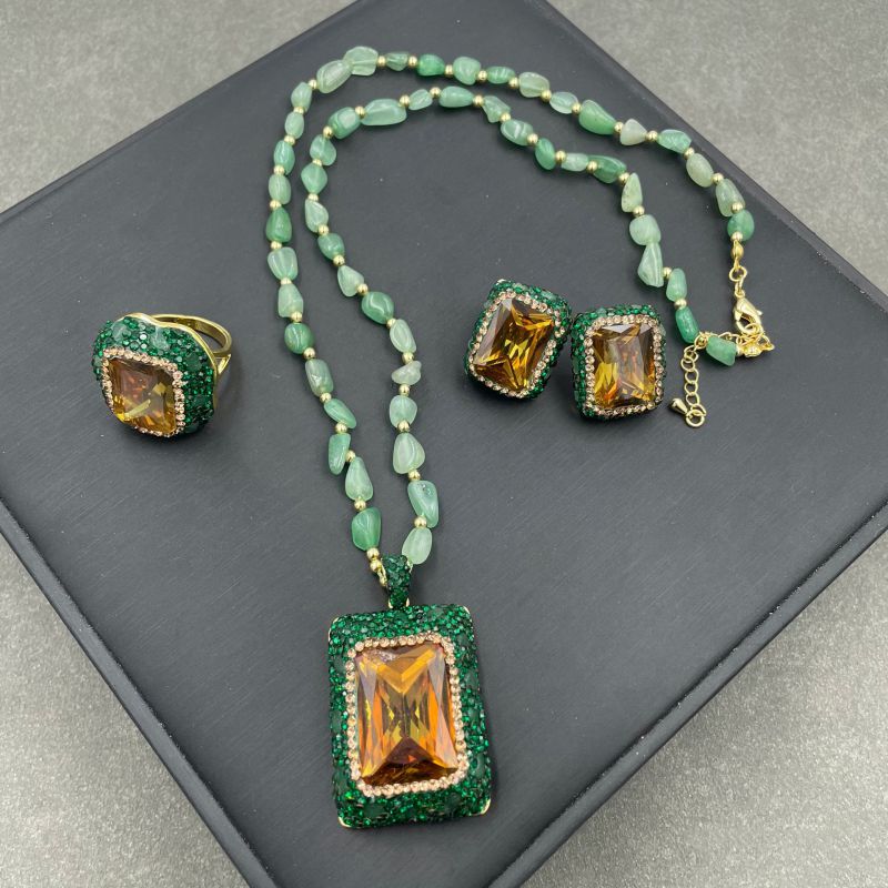 Fashion Necklace Geometric Beaded Diamond Square Necklace