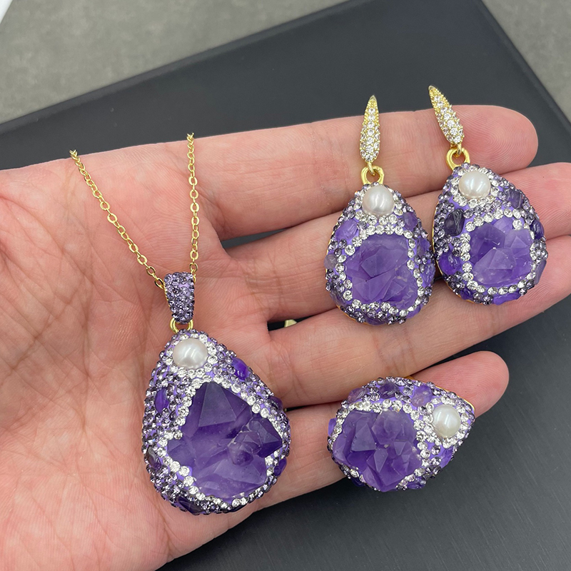 Conjunto De Anillo Pendientes Y Collar De Cristal Irregular.