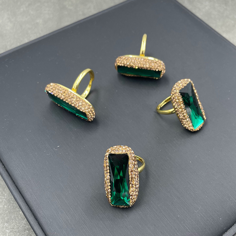 Fashion Emerald Rectangular Crystal Ring