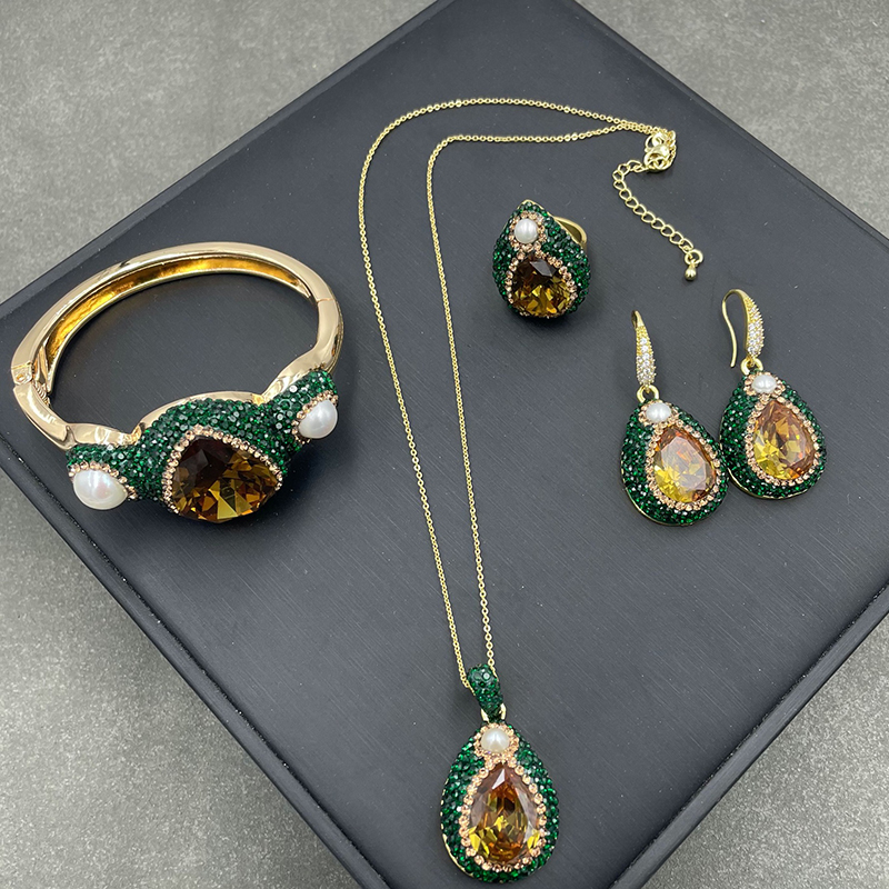 Conjunto De Collar Pendientes Y Anillo Con Forma De Lágrima De Diamantes Geométricos