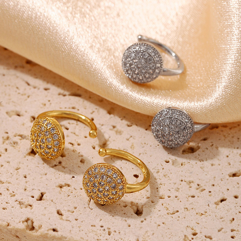 Fashion Gold Copper And Zirconia Round Ear Cuff