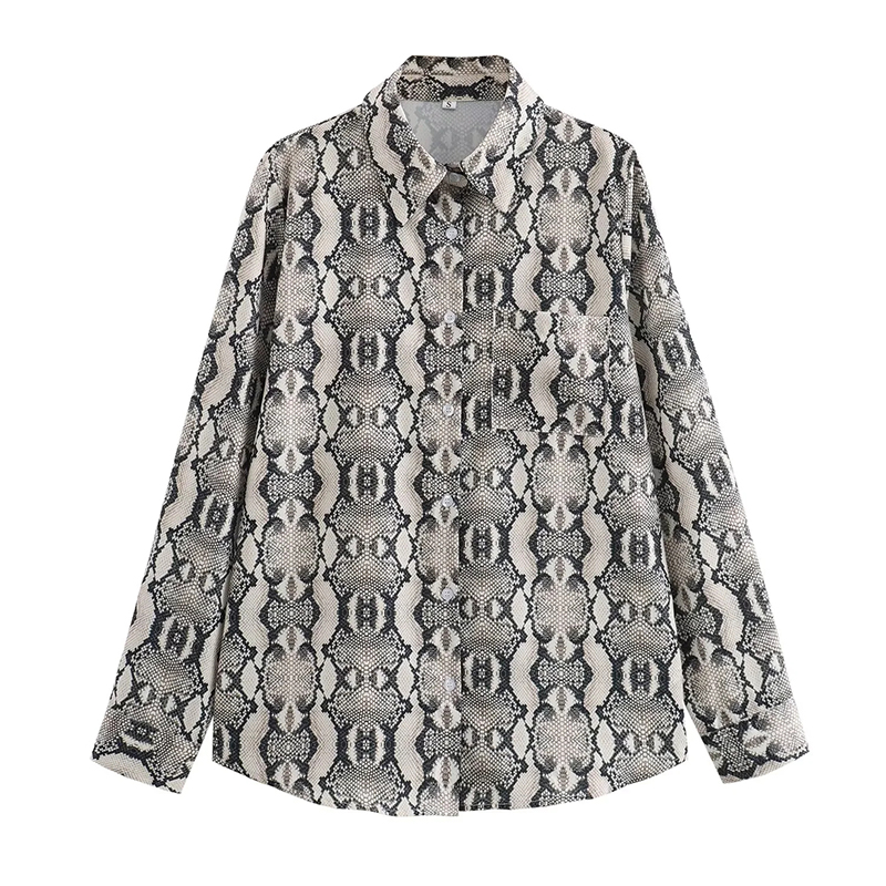 Camisa Estampada Con Solapa Y Estampado De Serpiente