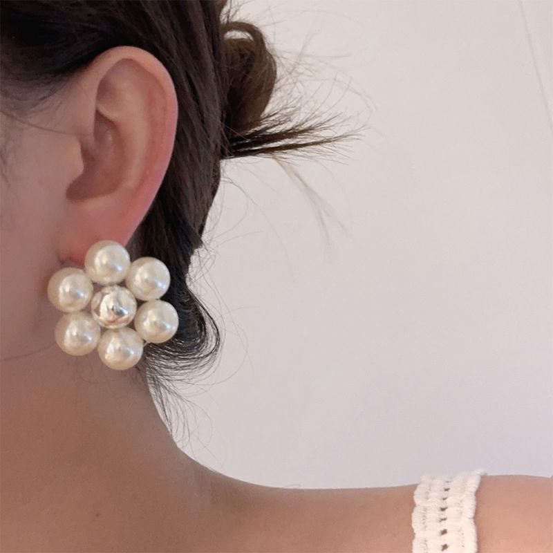 Fashion Pearl Pearl Woven Flower Earrings