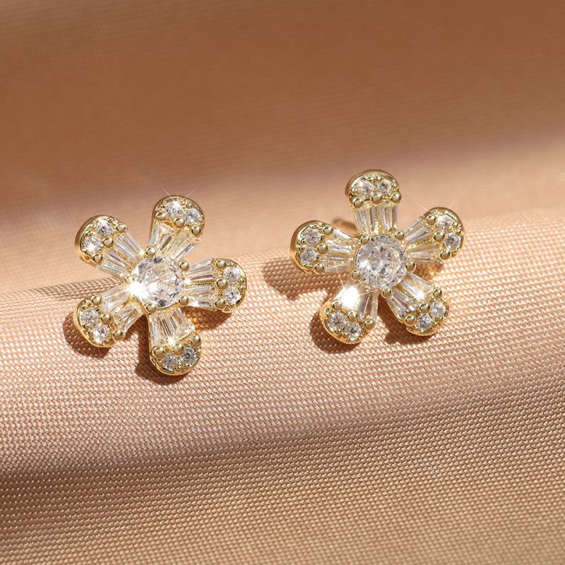 Fashion Gold Copper Inlaid Zirconium Flower Earrings