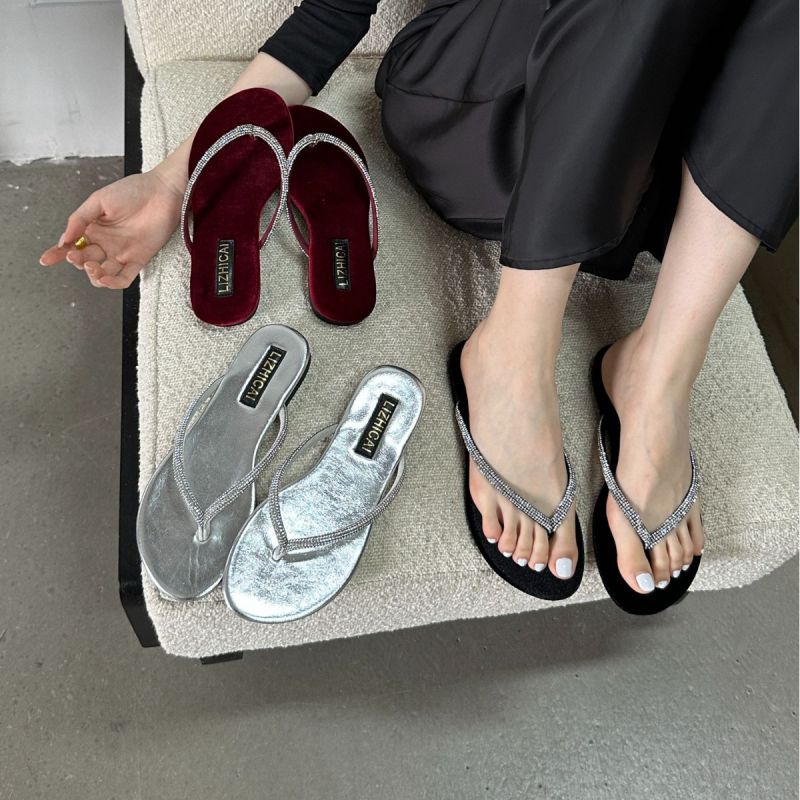 Fashion Black Flat Rhinestone Flip Flops