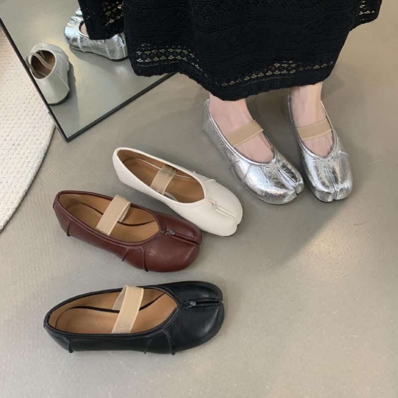 Fashion Off White Split-toe Soft-soled Flat Shoes