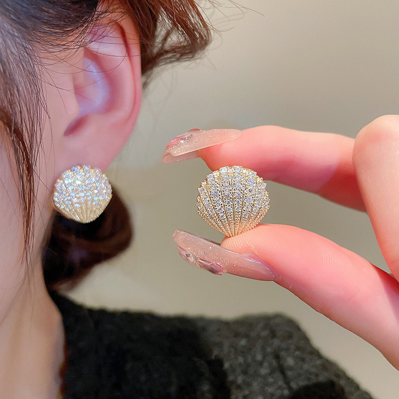 Fashion Gold Copper And Diamond Shell Earrings