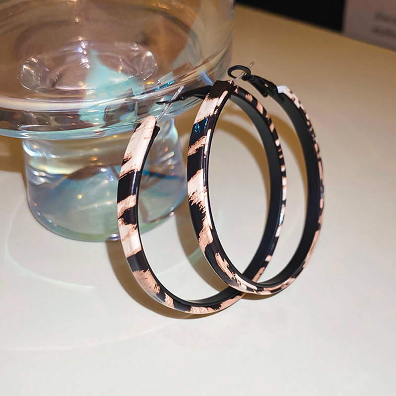 Fashion Black-light Brown Leather Leopard Round Earrings
