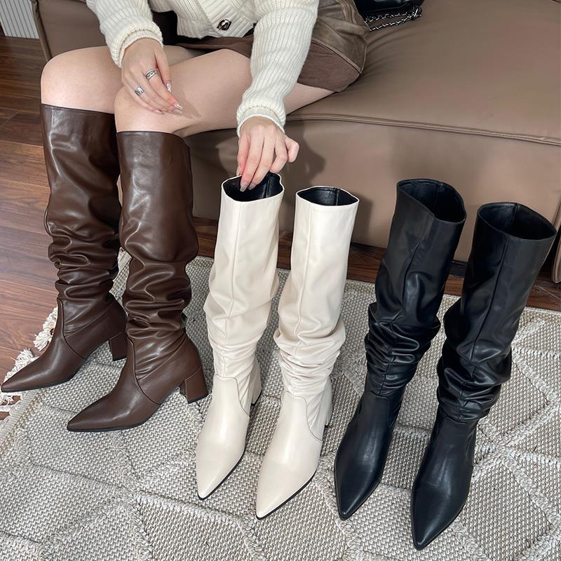 Botas Altas Con Tacón Grueso Y Punta En Punta