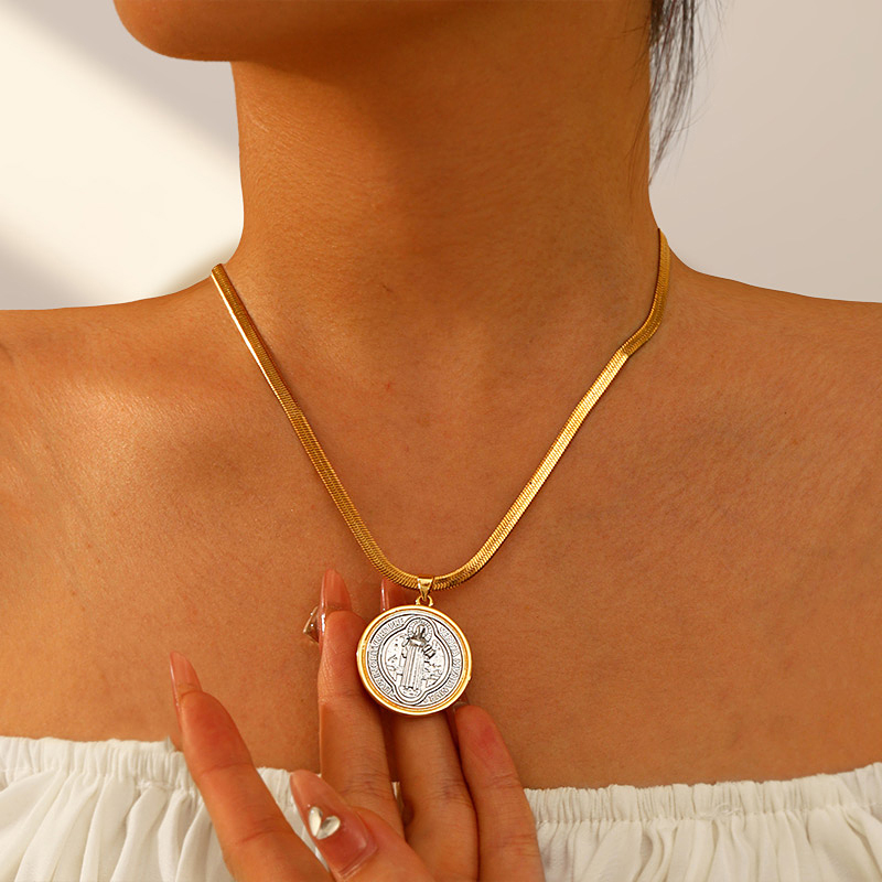 Fashion Gold Titanium Steel Double-sided Round Portrait Pendant Snake Bone Chain Necklace